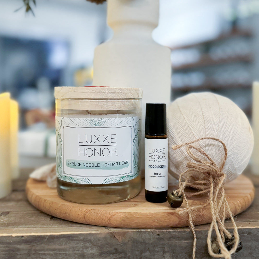 Show gratitude this season with the Teacher Holiday Appreciation Gift Set. Includes a festive spruce candle and focus roll-on for relaxation and energy.